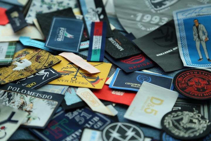 Guangzhou high quality custom personalized labels woven tags for clothing