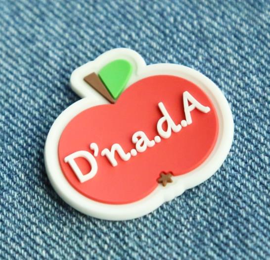 customized apple shape logo pvc rubber label