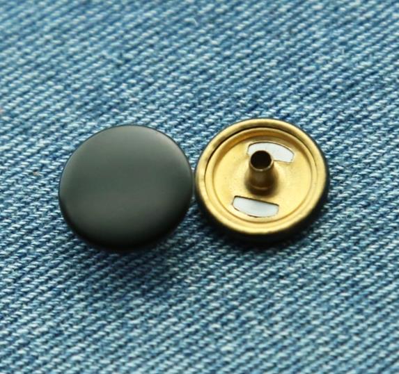 Alloy metal button