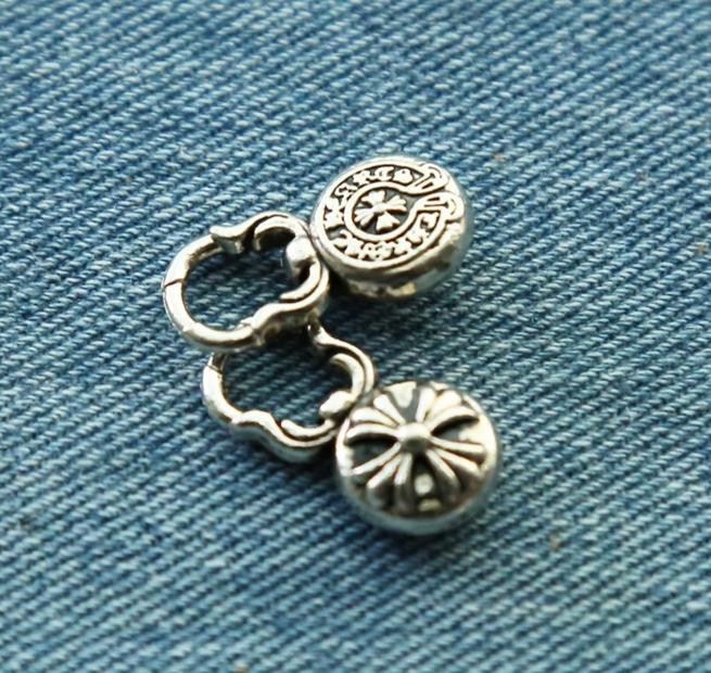 zipper puller tabs for garment